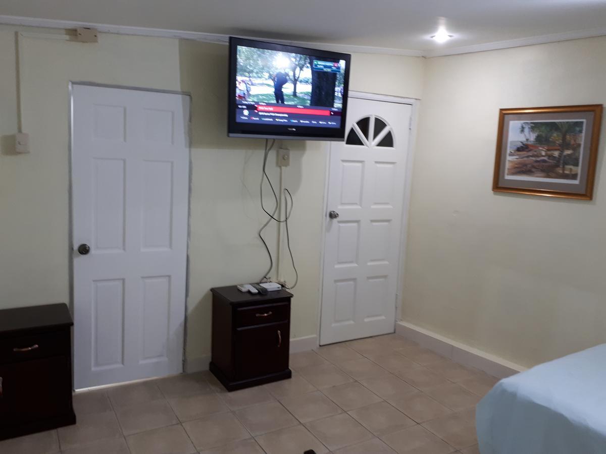 Woodbrook On The Avenue Bed & Breakfast Port of Spain Luaran gambar